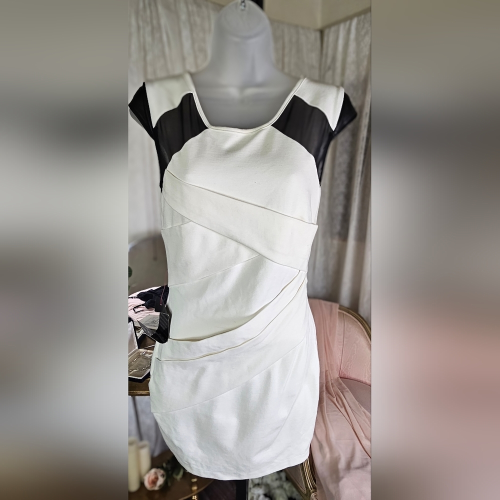NWT BEBE Black&White Nouveau Riche Pintucked Ponte Dress XS